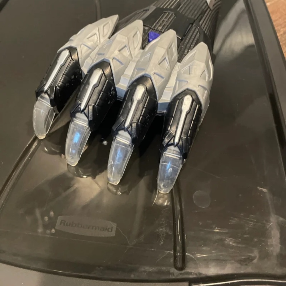 Marvel Black and Silver Panther Claw